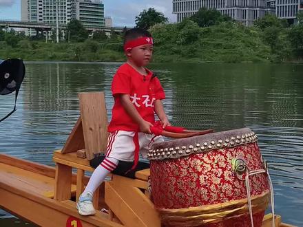 起鼓就是30迈。来哟!来哟!来哟!#传统龙舟开鼓 #赛龙舟赛的就是这份气势 @炀炀(江西小鼓王) @DOU+小助手