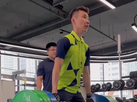 拿督李宗伟近日健身房训练,保持得很好,老当益壮,可以考虑参加林丹杯了#李宗伟 #李宗伟训练#林丹杯羽毛球公开赛 #李宗伟弹簧腿 #拿督李宗伟