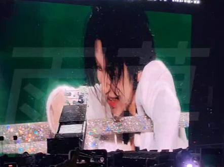 @汽水音乐APP “我爱你们”“我爱你”
真的太幸福了😭#王琳凯 #小鬼王琳凯 #音乐节 #佛山汽水音乐节 #抖音合唱派对