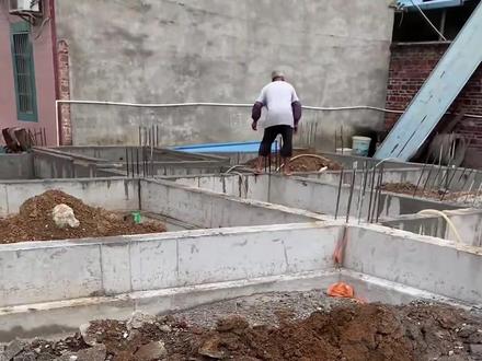条形基础分几步完成 今天一条视频讲清楚
#条形基础 #自建房 #地基基础 #地基施工 #地基处理