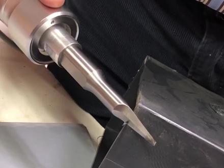 不可思议的超声波刀,轻轻一推就能“削铁如泥”,什么原理