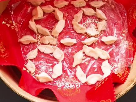 #岁数饺子 第二次给新人包迷你岁数饺子,摆成一个喜字。新婚快乐!