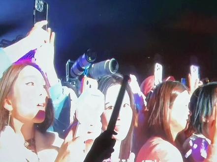 💜:染色体音乐班!🐚:到!
@张艺兴 我要当班长🐏#染色体跨年演唱会 #张艺兴