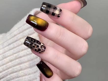 一招拿下轻奢风豹纹格纹美甲,有了转印纸新手秒变做款高手啦 #转印纸美甲#美甲好物分享#美甲推荐#短指甲也可以这么美#美甲分享