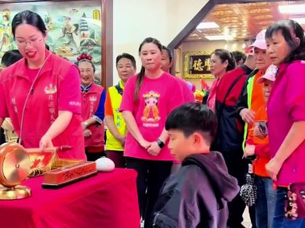 💗【慈祐媽祖的愛.這麼可愛】💗
慈祐媽祖最疼小孩了❤️
不只是慈母般的守護
和孩子互動時
還帶著滿滿的幽默與溫柔✨
一來一往的對話
讓人忍不住會心一笑😊
全場瞬間被萌翻💕
原來
媽祖的愛
也可以這麼可愛💫
#台北北巡順天宮慈祐媽祖
#慈祐媽祖慈恩濟世
#北巡順天宮 #溫暖可愛的日常