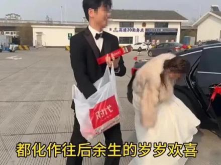 #全网祝贺新婚快乐的李婷@抖音创作小助手 @