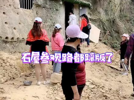 石壁豪宅粉丝参观那真的是多我也不知道是看稀奇还是看笑话