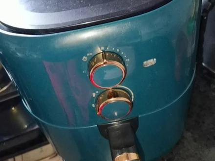 大家不用去拆了,我教你们一招。首先,把温控调到关或者是0度,开几分钟,出风口还是凉的,那就证明温控是有接电的。你们可以试试。#空气炸锅 #空气炸锅骗局