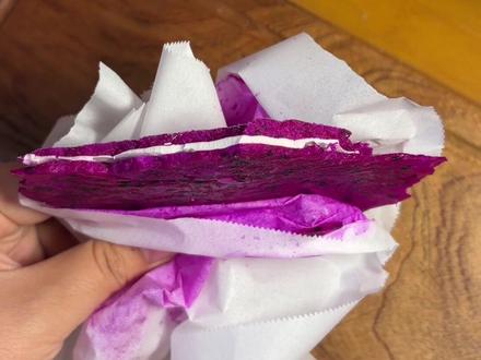 水果夹干噎酸奶,自制水果冰片水果#你不知道的美食冷知识 #水果夹干噎酸奶 #自制水果冰棍 #干噎酸奶新吃法