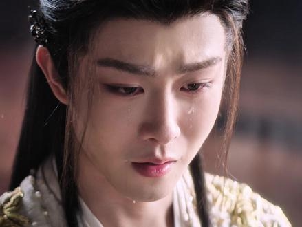 龙神终于当着露芜衣的面,亲口承认了他就是寄灵 #月鳞绮纪 #鞠婧祎 #陈都灵 #新剧来袭