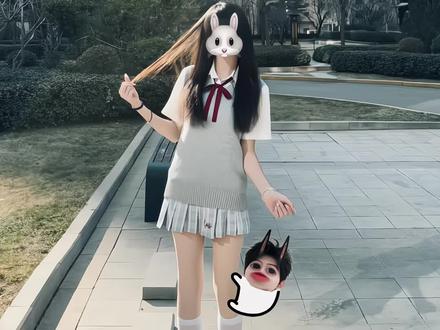 一个人拍照就p这个蓝仁抱腿吧#蓝仁特效 #自嘲熊贴纸 抱腿p图素材 男朋友趴腿上表情包 #醒图焚决的神 #醒门永存 #人类对醒图的开发不足百分之一 抱腿p图教程 素材图来源@小芋闷