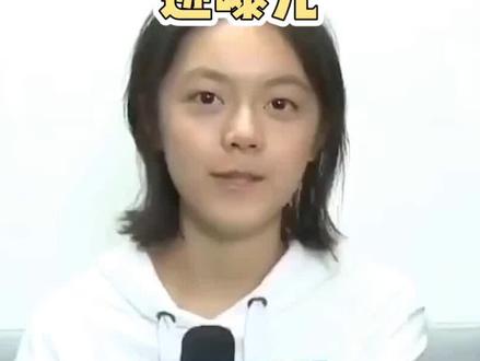 国民妹妹赵今麦不仅是演技派还是真学霸!来看看她的优秀事迹!
赵今麦毕业于沈阳二中,这所省重点高中培养出了许多优秀的学生。她以优异的高考成绩考入中央戏剧学院,成为了双料状元,文化课和专业课都是第一名。虽然在《巴啦啦小魔仙》中只是龙套,但她并不气馁。后来赵今麦以五万元的片酬出演了《流浪地球》,最终这部电影取得了巨大的成功,赵今麦也因此获得了更多的机会。如今,赵今麦在电视剧领域备受认可,出色的演技和优秀的台词功底让她备受瞩目。与张子枫相比,赵今麦更侧重于电视剧领域,未来发展更加广阔。她是真正的星圈学霸,不仅演技出色,还是真材实料的学霸,未来可期。
赵今麦的优秀事迹告诉我们,成功需要付出努力和坚持不懈。作为新生代演员中的佼佼者,赵今麦无疑给我们树立了一个很好的榜样。#赵今麦 #娱乐八卦 #女星