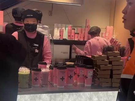 还是第一次见这么多奶茶零食品牌的评论区 #千问 #千问1分钱奶茶 #千问免单