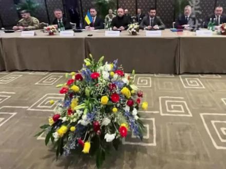 俄美乌第三轮谈判首日谈了6小时,气氛紧张