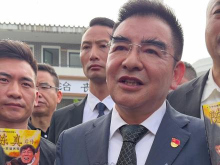 #陈光标 语重心长的告诉大家#梁小龙 师傅“去远方拍电影”的真正原因,香港艺人#白彪 和梁师傅弟子共同见证。