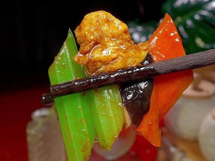 芹菜炒鸡蛋的家常做法,好吃下饭#芹菜炒肉 #家常菜 #下饭菜 #芹菜炒鸡蛋#芹菜