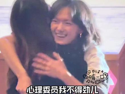 要么一个不亲,要么全国巡亲啊#文淇 #电影我许可 #路演 #追星 #心理委员