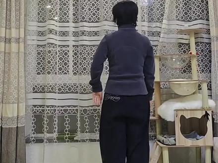 应小城大事粉丝们要求出了一个背面慢动作教程,包会的那种,一起学起来吧!前面是背面慢教程,后面是四面完整版😘#跟跳小城大事金梭银梭16步 #小城大事16步舞教程#李镇长16步舞#赵丽颖李秋萍#十六步踩点舞