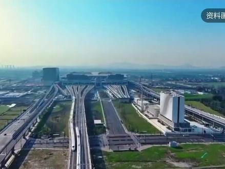 恭喜!杭德市域铁路26年冲刺通车 提前43天!杭德市域铁路全线桥梁贯通!2026年底将与杭州地铁10号线贯通运营,杭州都市圈再提速!余杭仁和搭上了顺风车!#杭德市域铁路 #德清 #10号线 #杭州都市圈 #仁和
