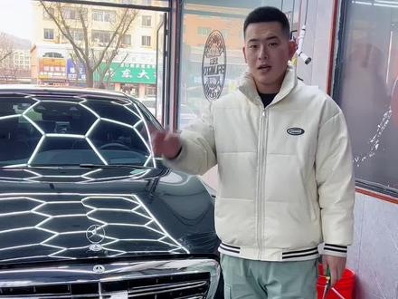 #专业的事交给专业的人 #汽车贴膜 #一生要强的生意人 奔驰S450机盖立标拆卸方法分享