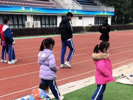 曾经的天才萧炎已沦落为被人看不起的废物#萧炎进行曲 #沸羊羊和美羊羊