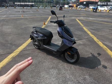 四千档空车?极速85?极核全新改款升级的AE4SE+值不值? #电动车推荐#电摩#电动车#极核电动车