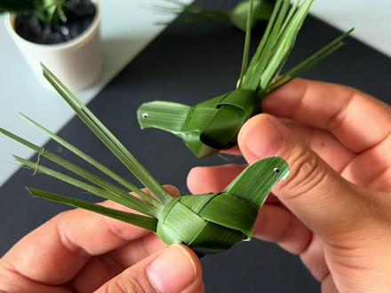 用棕榈叶给娃编只小鸟,超简单一看就会,孩子好喜欢#劳动节手工#幼儿园手工