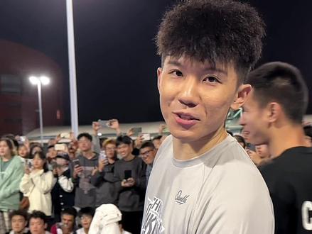 我真的好想 能够回到过去.#篮球 #周楷恒#状元地校园行