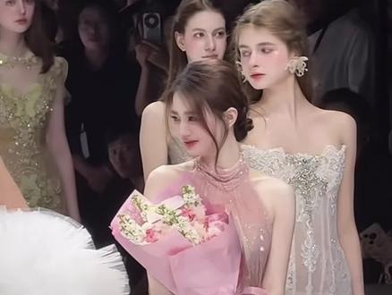 新手适用的中式水蜜桃妆 超详细跟练来啦!#新手化妆教程 #妆教 #约会妆 #美妆模范生 #情人节约会神妆