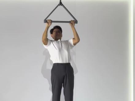 荣耀Magic V6产品经理直接用Magic V6做引体向上!这个折叠屏的铰链也太强了吧?!#荣耀MagicV6