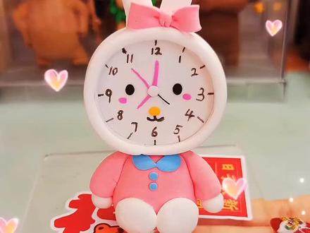 手工diy兔子闹钟,大朋友小朋友假期要结束了,睡得晚,起的晚的日子需要一个闹钟来调节#粘土手工 #亲子手工