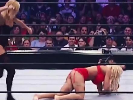 史黛西现场调教对手,画面太过精彩 #WWE #RAW #美女 #史黛西 #性感
