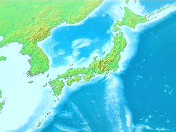 日本国领土由北海道、本州、四国、九州四个大岛及6800多个小岛组成,总面积37.8万平方公里,在世界上排名第61位。总人口约1.26亿,在世界上排名第10位。东京都市圈是世界最大的城市集群,常住人口超过5000万。