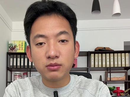 早添麦肉松面包,满满的馅,太好吃了,外面的蛋皮也特别香,一嘴下去超级满足,当早点在合适不过啦