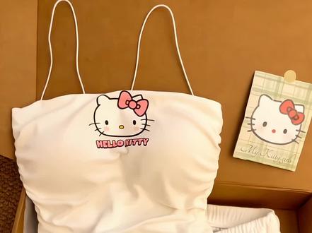 好朋友 送我一套 谢谢#hellokitty #睡衣