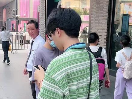 杭州湖滨街头丘比特,脱单就在浙!两个上海小姐姐成为全场焦点