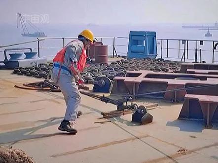 船舶抛锚是一个危险的工作