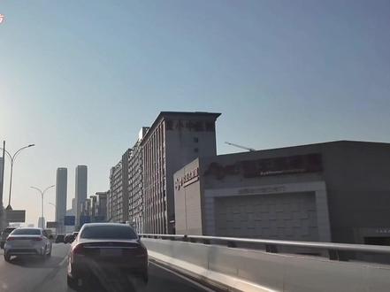 装什么龙门架,多得是移动障碍#驾驶技巧 #开车注意安全 #超车王者 #移动路障 #进攻型驾驶