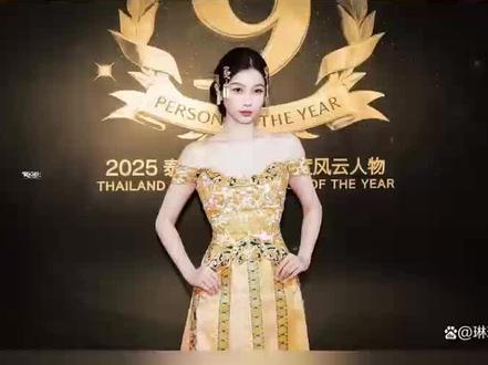 虞书欣为何能在泰国红毯压轴登场,成为全场焦点?她如何用中式礼服和微笑征服泰国观众?#虞书欣 #娱乐