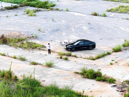 和千山翠好好告个别吧 千山翠是我人生的第一辆车,遗憾的是只过了3年就要告别。不知道该怎么去形容这辆车,或许,拥有是幸福,失去是改变。人生就这样不断向前。#千山翠限量版 #汉ev千山翠限量版 #温州 #川西