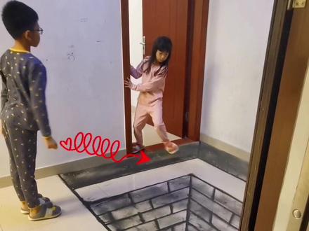 #上热门 爸爸画了一个大坑,看兄妹怎么办?#遇到事情不要慌 #童趣童真 #画画 #3d立体画