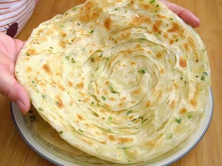 葱油饼,手抓饼,想要层次分明,和面很关键,筋道柔软不发硬 #美食 #葱油饼