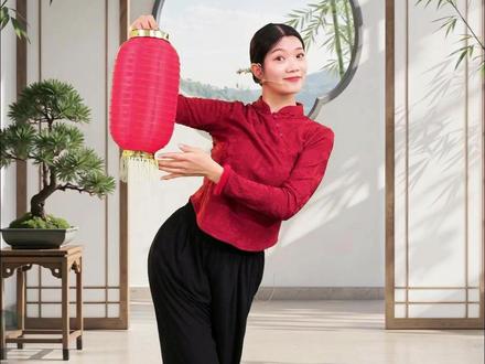 芊芊舞蹈: 姐妹们,新年舞蹈《拜新年》跟练视频已经更新,一起跟着芊芊学起来吧!#爱舞蹈爱生活 #新年舞蹈