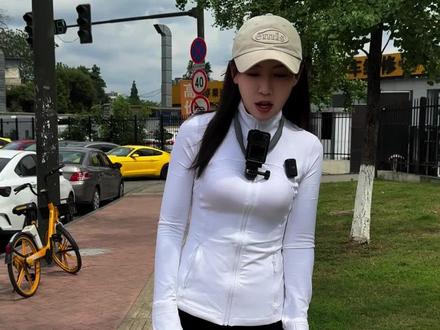 你们和大家一样,一样的坚强,一样的全力以赴追逐梦想。