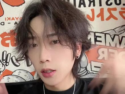 今天就跟据个人的总结,教大家如何避免留长发的尴尬期#男生发型推荐 #男生发型 #男生发型打理技巧