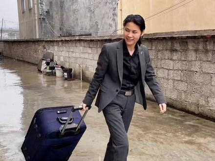 不打螺丝了,回家过年了#我的乡村生活 #广西夫妇 #模仿男人