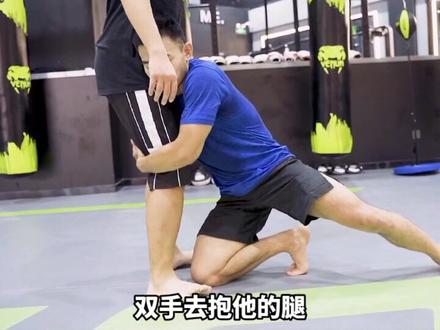 一看就能学会的柔术技巧#巴西柔术 #防身术 @DOU+小助手