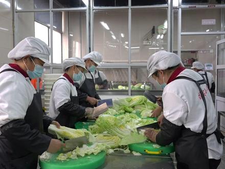 一家小学的后厨如何为2000多名学生准备午餐 #求实学校 #真实拍摄 #美食分享
