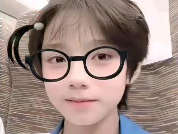 额😑,就是磕橹穆的那些人,你们到底在磕什么,就是整个无语住了呵呵🙃