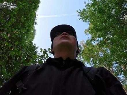 🌲 惠阳淡水亚公顶画叶子环线全攻略(新手友好)
📍 位置:惠州惠阳淡水亚公顶森林公园(城市绿肺,入门级网红轨迹)
📏 路线:经典画叶环线10km,累计爬升约300m,耗时3.5h;新手可走6km简易叶形线
🚗 导航:亚公顶森林公园(西门停车场,免费停车+卫生间)
✅ 亮点:
• 网红“叶子”轨迹,空中俯瞰超治愈,徒步氛围感拉满
• 石阶+土路结合,树荫浓密不晒,全程有伴,安全感足
• 山顶360°观景,俯瞰淡水城区+大亚湾海景,日落绝美
• 天然氧吧,偶遇松鼠、鸟鸣,城市里的治愈山野
⚠️ 必带:防滑徒步鞋、防晒、口罩(防尘)、1.5L水、薄外套、垃圾袋
📸 最佳机位:栖霞亭观景台、松针林小径、观瀑亭远景、叶尖轨迹打卡点
#徒步户外登山 #惠州亚公顶画叶子环线 #惠阳徒步天花板 #惠州淡水 #亚公顶森林公园